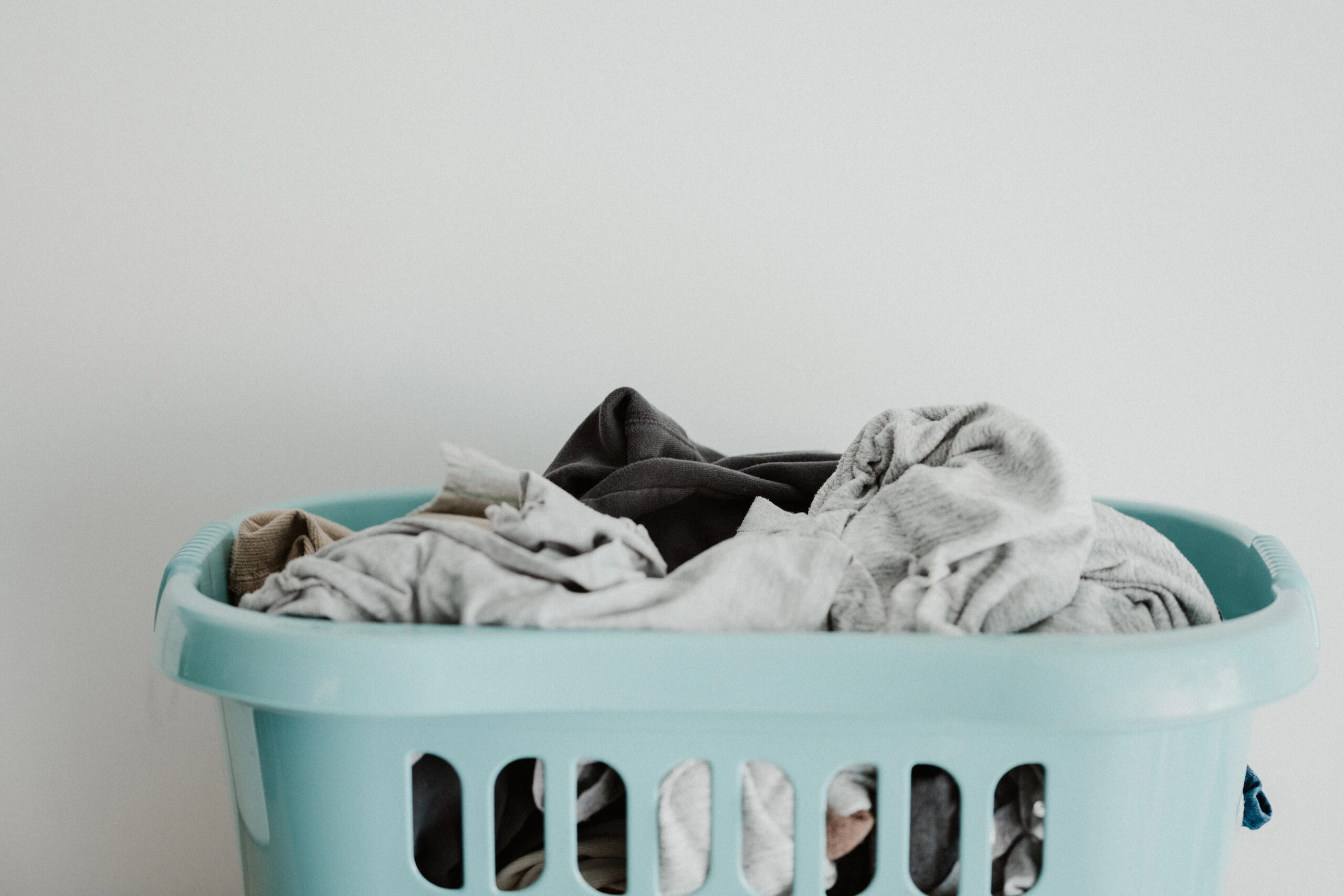 10 vecí, ktoré pri praní nikdy nerobte - alebo ako nepoškodiť svoju bielizeň